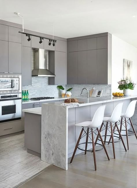 Granite Waterfall, Küchen In U Form, Waterfall Countertop, Kitchen Peninsula, Серая Кухня, Gray Kitchen, White Granite, Classic Kitchen, Grey Kitchen Cabinets