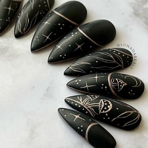 Black Witchy Nails, Nails Celestial, Nails With Rose Gold, Mushroom Nails, Witchy Nails, Country Nails, Nails Matte, Gothic Nails, Nails Fake