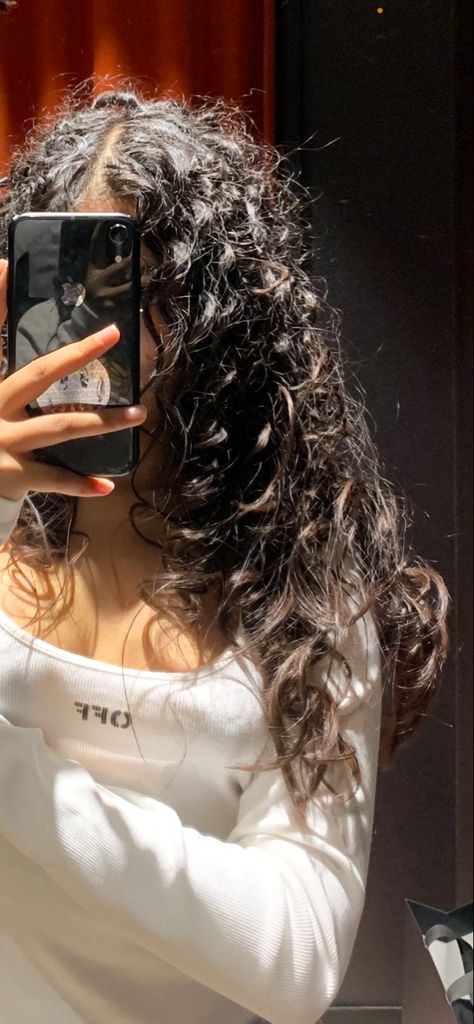 Mirror Selfie With Flash, Hair Icon, Curly Hair Inspiration, Photo Pose Style, Designer Dresses Casual, Casual Hairstyles, Selfie Ideas Instagram, Cute Selfies Poses, Couples Poses For Pictures