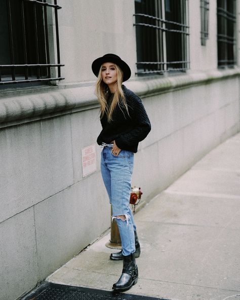 13 Going-Out Outfits That All Start With Your Jeans Casual Going Out Outfit, Going Out Outfits Night Club, Outfit Boots, Going Out Outfit, Fall Fashion Trends Women, Jeans With Heels, Kick Flare Jeans, Styles Ideas, Classic Sweater