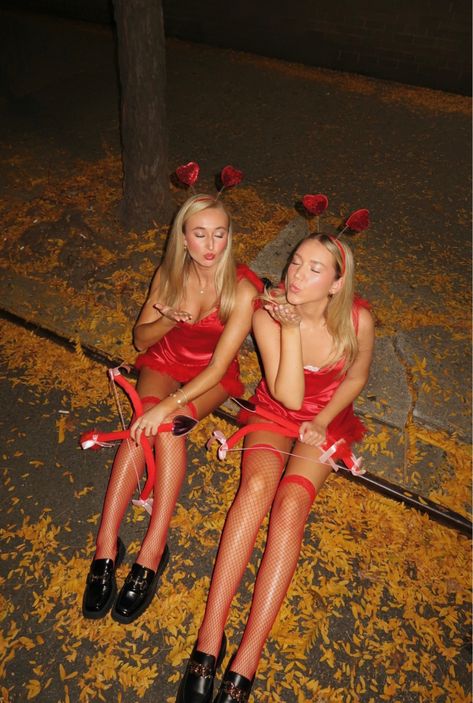 Red Costume Ideas For Women, Party Animal Costume, Halloween Duos, Costume Carnaval, Cute Group Halloween Costumes, Classy Halloween Costumes, Matching Halloween Costumes, Bff Halloween Costumes, Duo Costumes