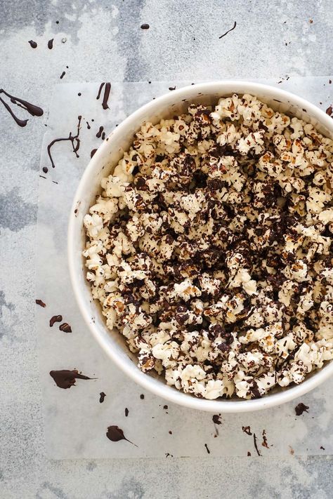 Salted Dark Chocolate Popcorn - Super Easy & Totally Addictive Popcorn Salt, Perfect Movie Night, Chocolate Popcorn, Yummy Healthy Snacks, Perfect Movie, Netflix And Chill, Movie Night, Popcorn, Acai Bowl