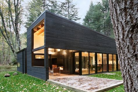 Architect Visit: Near Mount Rainier, A Riverside Cabin in Black - Gardenista Architecture Courtyard, Cottage Images, Modern Wooden House, Black Cabin, Black Houses, Black Barn, Modern Barn House, Cedar Siding, Modern Barn