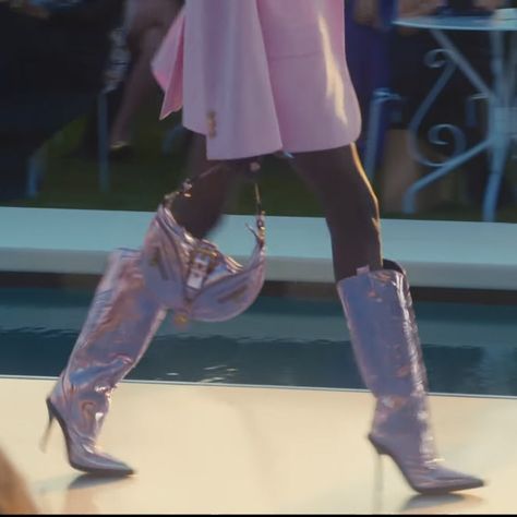 andriana シ on Twitter: "even the boots have butterflies on them, dua lipa is a dedicated butterfly girl https://t.co/rWtqns2QRB" / Twitter Versace Pink Aesthetic, Versace Aesthetic, Luckiest Girl In The World, Pink Versace, Versace Boots, Versace Pink, Butterfly Girl, Taylor Swift Speak Now, Versace Dress