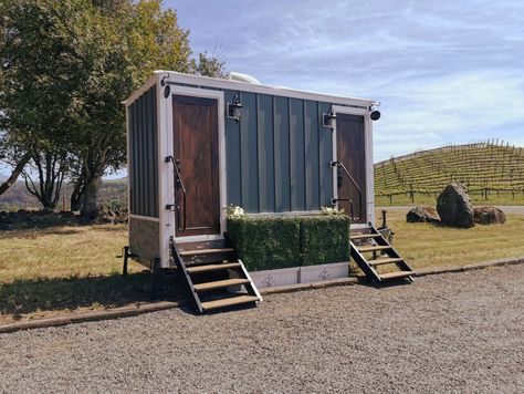 Glamping Restroom, Trailer Porta Potty, Portable Bathroom Wedding, Toilet Trailer Wedding, Portable Restroom Trailer, Fancy Porta Potty, Portable Bathroom Trailer, Luxury Portable Restrooms, Bathroom Trailer Wedding