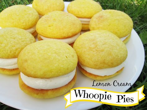 Lemon Whoopie Pie Recipe, Lemon Whoopie Pies, Whoopee Pie, Whoopie Pie Recipe, Whoopie Pie, Lemon Cake Mixes, Whoopie Pies, Lemon Cream, Pie Cake