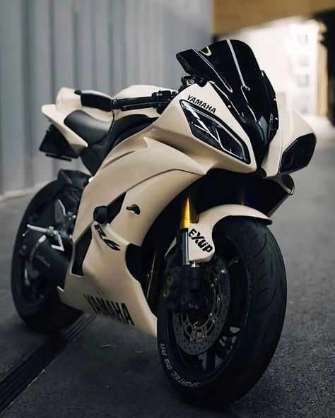 Motorcycles & More on X: "Yamaha R6 https://t.co/5TzZzHvTCZ" / X R6 Yamaha, Heavy Bike, Heavy Bikes, Ducati Motorbike, Motocross Love, Image Moto, White Motorcycle, Custom Sport Bikes, Yamaha Bikes