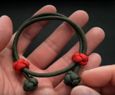 Celtic Knot Adjustable Cord Bracelet Tutorial - The Beading Gem's Journal Cord Bracelet Tutorial, Celtic Knots Diy, Celtic Knot Tutorial, Cord Projects, Cord Bracelet Diy, Adjustable Cord Bracelet, Mens Accessories Bracelet, Free Jewellery Making Tutorials, Hand Knitting Diy