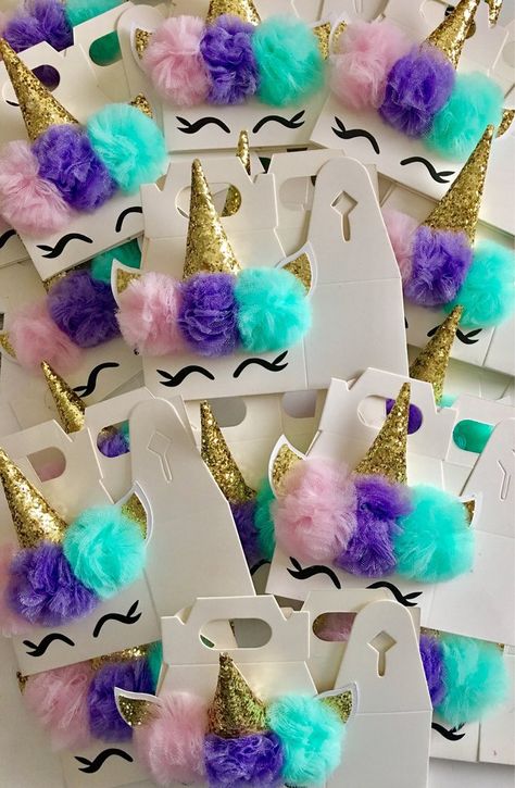 30 Goody Bag Fillers For the Ultimate Unicorn-Themed Birthday Party Unicorn Birthday Party Decorations, Fiesta Bridal Shower, Unicorn Themed Birthday Party, Unicorn Party Favors, Unicorn Baby Shower, Jewerly Making, Birthday Box, Fun Size, Treat Box