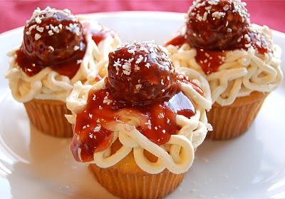 Chef Mommy: Spaghetti and Meatball Cupcake Cloudy With A Chance Of Meatballs Party, Meatball Cupcakes, Italy Party, Italian Themed Parties, Italian Dinner Party, Italian Party, Festival Food, Spaghetti Dinner, Sweet Ideas