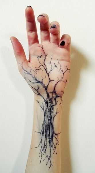 Tattoos Arm Mann, Tattoo Tree, Tatuagem Masculina Pequena, Medusa Tattoo Design, Bauch Tattoos, Tattoo Trend, Scary Tattoos, Tree Tattoo Designs, Inspiration Tattoos