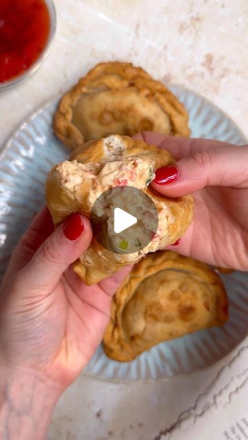 364K views · 29K likes | Marta - Recipes & London eats on Instagram: "Crab Rangoon empanadas🦀
.
As both an empanda and crab rangoon lover I though, I thought why not mix both and get the best of both worlds? In this recipe I teach you how to make the easiest 3 ingredient empanada dough, which becomes super crispy and delicious once you fry it ! 

I’m filling it with spicy crab Rangoon, which provides the perfect creamy and cheesy contrast to the crispy dough 🔥
.
You can find the whole recipe by clicking the link in my BIO 😇
.
#easymeals #recetasfaciles #healthyfood #empanadas #cheesyfood #cheesy #healthyrecipes #easydinnerideas #colombianfood #thefeedfeed #crispy #mozzarella #healthyfood #homemade #crabrangoon #easyrecipes #empanadasargentinas🇦🇷 #empanadalovers #crabmeat #creamcheese Empanada Dough, Spicy Crab, Empanadas Dough, London Eats, Colombian Food, Crab Rangoon, Cheesy Recipes, Best Of Both Worlds, Crab Meat