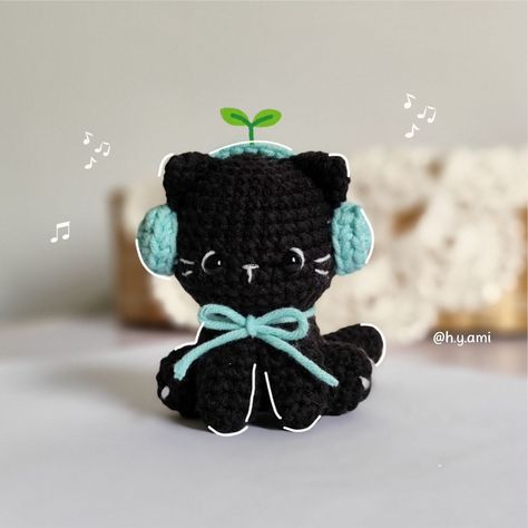 Avocado Handmade (@h.y.ami) • Instagram photos and videos Quick Crochet Birthday Gifts, Crochet A Flower, Cat Amigurumi, Little Cat, Quick Crochet, Crochet Lovers, Meow Meow, Crochet Cat, Cat Theme