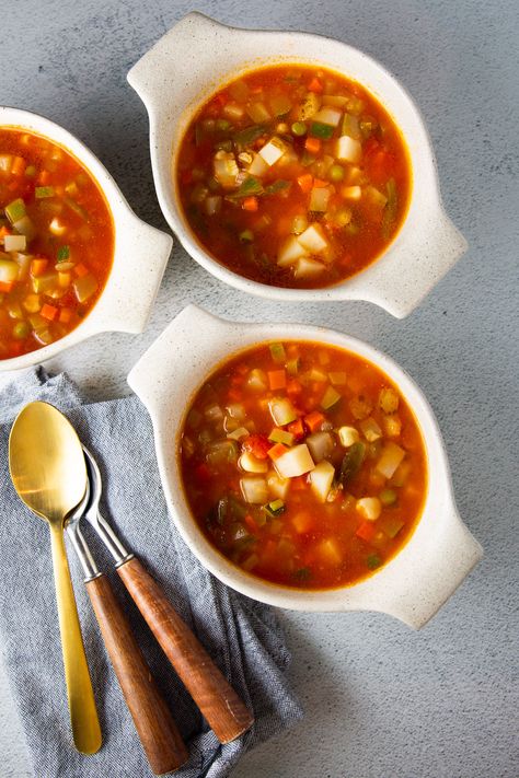 Sopa de Verduras (Mexican Vegetable Soup) Mexican Sopa, Mexican Vegetable Soup, Healthy Vegetable Soup, Mexican Vegetables, Harvesting Kale, Garden Vegetable Soup, Mexican Comfort Food, Vegetable Soup Healthy, Mexican Soup