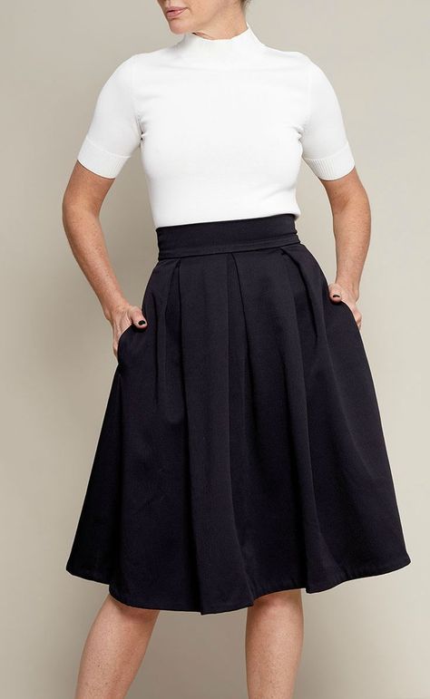 High waist pleated skirt