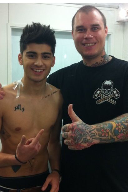 Zayn got another tattoo! Zayn Malik Shirtless, Zayn Malik Tattoos, One Direction Zayn Malik, Zayn Malik Photos, Ripped Body, Liam James, Jason Derulo, James Horan, Louis Williams