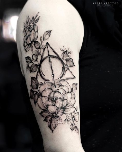 Deathly Hallows Floral Tattoo, Deathly Hallows Tattoo Design, Floral Deathly Hallows Tattoo, Harry Potter Tattoos Deathly Hallows, Harry Potter Tattoo Unique, Hallows Tattoo, Harry Potter Tattoo Sleeve, Hogwarts Tattoo, Unique Half Sleeve Tattoos