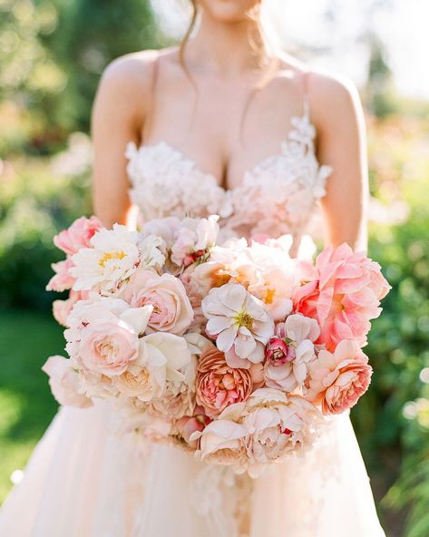 25 Perfect Romantic Peony Flower Bouquets for Your Trendy Wedding! Click through for wedding bouquet ideas, and for many color palette options! #Wedding #Peony #Bouquets #Flowers #Pink #Yellow #Orange #Coral #Peach #Red #Spring #Summer #Fall | Martha Stewart Weddings - 25 Ultra-Romantic Peony Wedding Bouquets Wedding Bouquets Peonies, Bouquets Peonies, Lilac Wedding Bouquet, Bridal Bouquet Summer, Peony Bouquet Wedding, Spring Wedding Bouquet, Silk Wedding Bouquets, Lilac Wedding, Peony Wedding