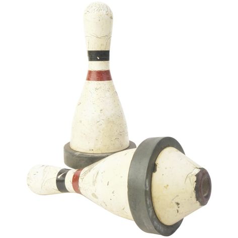 How to Decorate Bowling Pins. Ever wonder what bowling alleys do with the old worn-out bowling pins? They usually sell them or give them away. Crafters have figured out a variety of ways to decorate used bowling pins and give them a new use, such as table legs. Bowling alleys, charities, schools and other organizations have bowling pin decoration... Bowling Ball Crafts, Bowling Pin Crafts, Bowling Ball Yard Art, Bowling Tips, Paint Sealant, Fabric Embellishment, Bowling Alley, Bowling Pins, Easy Craft Projects