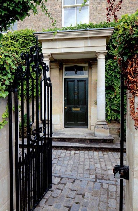 Front door of Georgian townhouse Georgian Front Door, Uk Door, Elevation Details, Exterior Home Renovation, Renovation Exterior, Georgian Doors, Period Living, Georgian Townhouse, Building A Porch