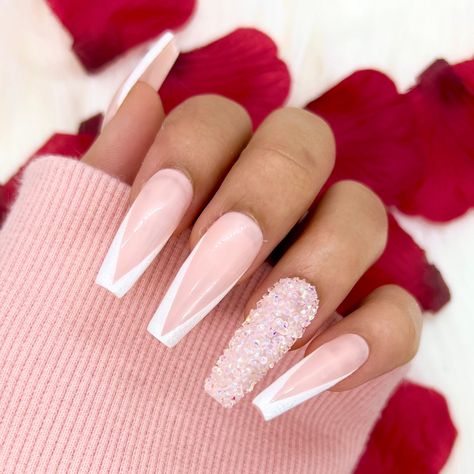 French Press On Nails, Heart Nail Designs, Valentine Nail Art, February Nails, Nail Designs Valentines, White Acrylic Nails, Pink Nail Designs, Pink Acrylic Nails, Nagel Inspo