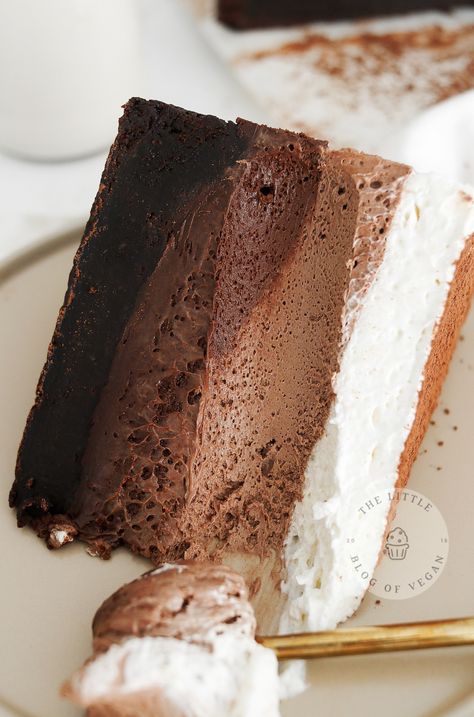 Close up of a slice of triple chocolate mousse. Ombré Mousse Cake, Eggless Mousse Recipes, Fancy Vegan Desserts, Vegan Mousse Cake, Vegan Party Desserts, Vegan Chocolate Mousse Cake, Best Vegan Chocolate Cake, Vegan Hazelnut, Triple Chocolate Mousse