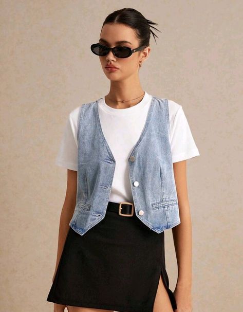 Denim Shirt Outfit Women, Denim Vest Outfit, Friday Outfit For Work, Denim Shirt Outfit, Outfit Primavera, Womens Sleeveless Tops, Outfit Jeans, Causual Outfits, Thrift Fashion