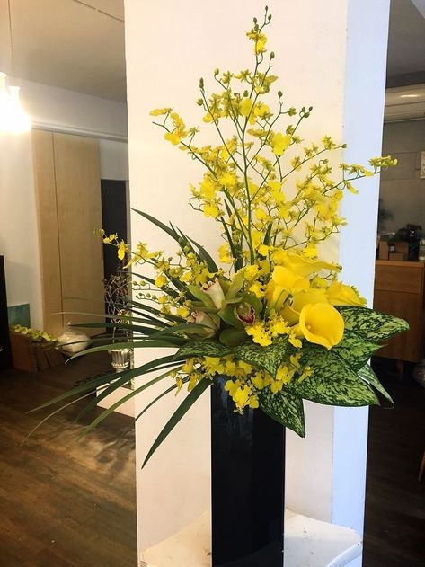 Hanging Wall Floral Arrangements, Tall Tropical Flower Arrangements, Simple Modern Flower Arrangements, How To Make A Large Floral Arrangement, Large Spring Floral Arrangements, Church Flowers Arrangements, Church Flower Arrangements Altars Simple, Church Floral Arrangements, Big Flower Arrangements