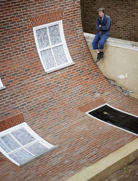 Alex Chinneck — Margate House Installation Surrealist Architecture, Alex Chinneck, Alex Prager, Architectural Art, Unique Buildings, Unique Architecture, Milan Design Week, Modern Artists, Brickwork