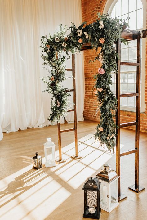 Wedding Photo Arch, Modern Rustic Wedding Decor, Flower Arbor, Diy Wedding Arbor, Purple Wedding Reception, Modern Rustic Wedding, Wedding Vase Centerpieces, Industrial Chic Wedding, Wedding Arbor