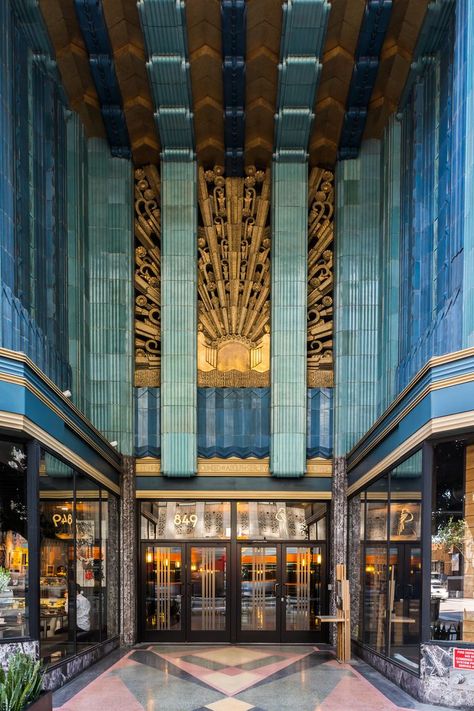 Eastern Columbia Building, Art Deco Entrance, Art Deco City, Art Deco Aesthetic, Architecture Classic, Art Deco Artwork, City Of Los Angeles, Theater District, Art Deco Interior Design