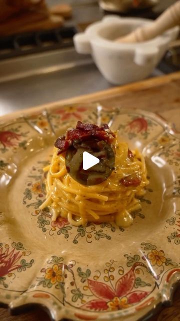 Creamy Pasta Videos, Pasta Recipes Videos, August Meals, Carbonara Spaghetti, The Pasta Queen, Pasta Recipes Video, Pasta Queen, Creamy Garlic Pasta, Pasta Alla Carbonara