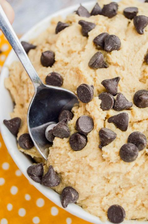 No Bake Chocolate Chip Cookie Dough Banana Cookie Dough Edible, Peanut Butter Cookie Dough Dip, Healthy College Snacks, Banana Recipes Overripe, Muffins Paleo, Butter Cookie Dough, Cookie Dough Dip, Cookie Dough Recipe, Paleo Foods