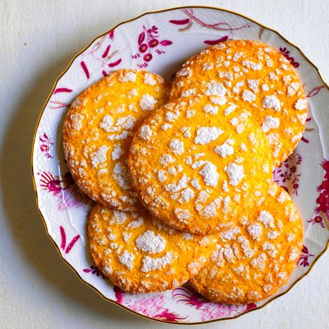 Pan meino, a type of cornmeal cookie, is especially abundant in Milan come springtime. Cornmeal Cookies Recipe, Best Pasta Recipe, Famous Italian Dishes, Spaghetti Tomato, Cornmeal Cookies, Spaghetti Tomato Sauce, Millet Bread, Spaghetti Al Pomodoro, Cornmeal Recipes