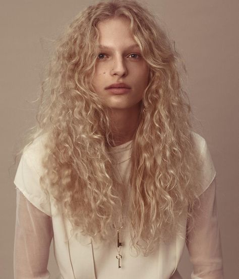 Shades of White | ZsaZsa Bellagio - Like No Other Make Up Yeux, Frederikke Sofie, Mens Medium Length Hairstyles, Spiral Perm, Cut Bangs, Black Curls, Big Curls, Blonde Curls, Beautiful Curly Hair