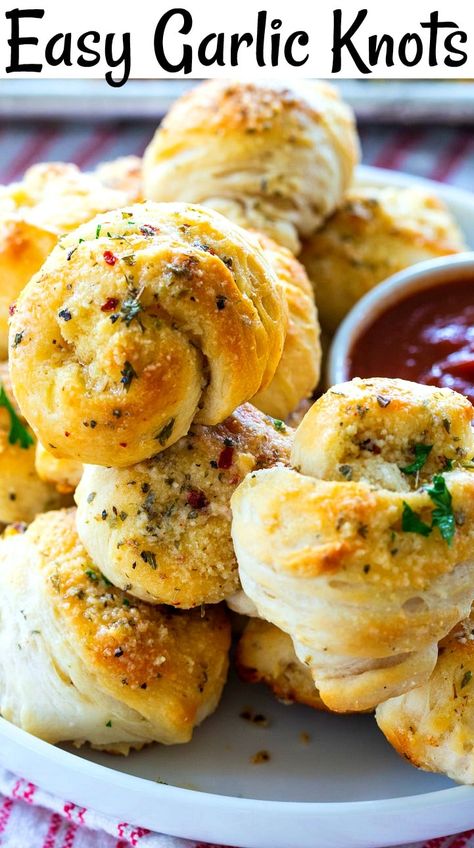 Refrigerated Biscuit Recipes, Easy Garlic Knots, Refrigerator Biscuits, Spicy Southern Kitchen, Garlic Knots Recipe, Simple Family Meals, Corn Casserole Recipe, Sides Recipes, Garlic Knots