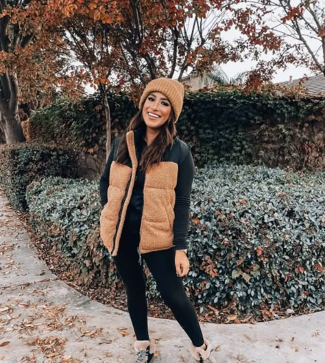 Cozy Vest Outfit, Outdoorsy Outfits, Cozy Vest, Winter Boots Outfits, Colorado Trip, Winter Ootd, Church Clothes, Vest Outfit, Mom Outfit