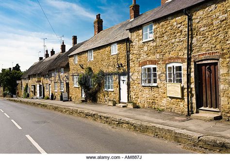 Old row of terraced cottages at Abbotsbury, Dorset, UK - Stock Image Stone Terrace House, Terraced House Plans Uk, Terraced Cottage, Best Cotswold Villages, Thatched Cottages England, Old Row, Cottages By The Sea, Dorset Uk, Visit Uk