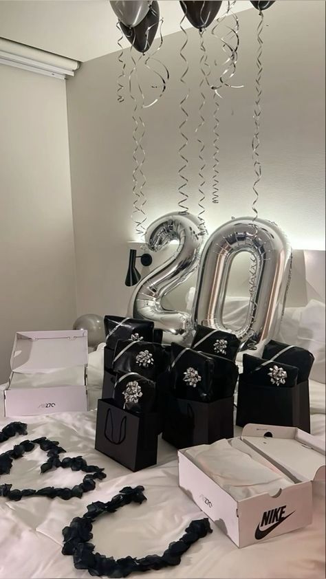 Birthday Decor For Him, Bday Gift For Boyfriend, Boyfriends Birthday Ideas, Aesthetic Amazon, Champagne Birthday, 18th Birthday Decorations, Surprise Birthday Gifts, Birthday Room Decorations, Pink Pinterest