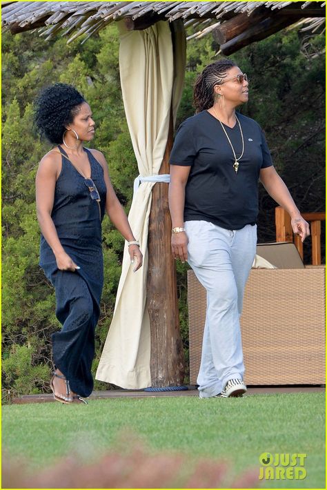 Queen Latifah Shares Kiss with Girlfriend During Romantic Italian Vacation | queen latifah shares kiss with girlfriend during romantic italian vaca 02 - Photo Queen Latifah Girlfriend, Cute Tomboy Outfits, Romantic Italian, Women Suits Wedding, With Girlfriend, Vacation Photo, Suits Wedding, Italian Vacation, Thanksgiving Day Parade