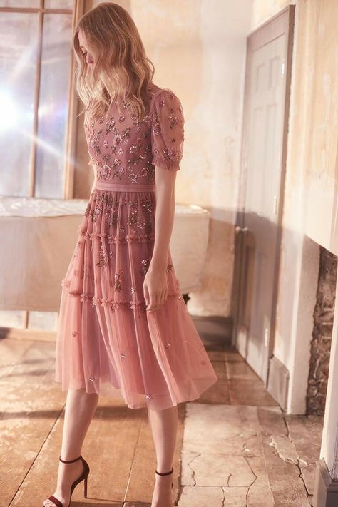 Romantic Outfit, Looks Party, Dreamy Dress, Romantic Dress, Romantic Style, On The Floor, Modest Dresses, Needle And Thread, Fancy Dresses