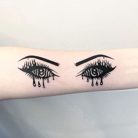 Ellepleure sur Instagram : Hypnose / Psychedelic eyes, thank you 🙏 . . . . . . #tattoodo #blackwork #blackink #onlyblackart #onlythedarkest #tttism #blkttt… Tattoos Eyes, Unique Tattoos For Women, Ouroboros Tattoo, Forearm Tattoo Design, Creepy Tattoos, Badass Tattoos, Eye Tattoo, Dope Tattoos, Skin Art