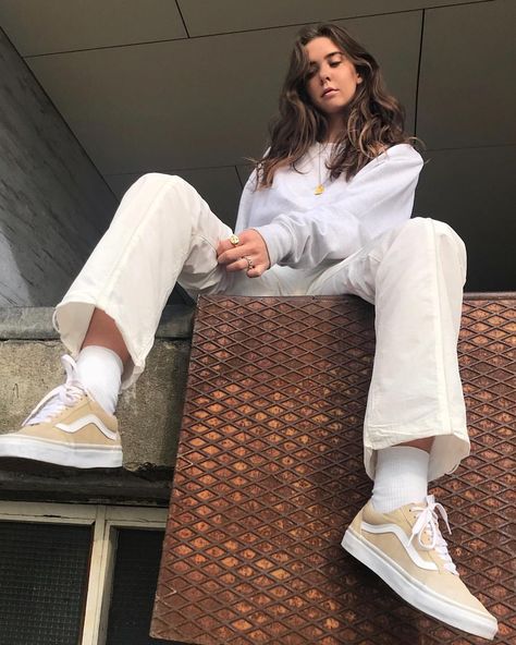 🐫 Vans Outfit, Skandinavian Fashion, Beige Outfit, Mood Board Fashion, Jeans Boyfriend, Casual Street Style, Fashion Addict, Pretty Outfits, Dress To Impress