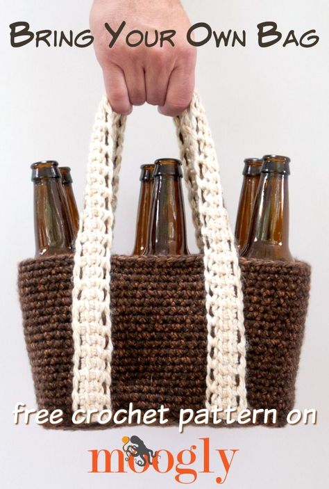 BYOB: Bring Your Own Bag! Crochet one up and bring your own brews to your next get together - FREE crochet pattern on Mooglyblog.com! #diy #gift #life #byob #tutorial #pattern #picnic #organizer Crochet Phone Cases, Diy Crochet Patterns, Crochet Mobile, Crochet Shell Stitch, Crochet Bags Purses, Crochet Design, Crochet Kit, Lion Brand, Purse Patterns