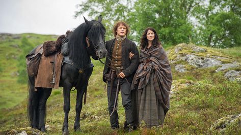 TRAVEL YOUR WAY THROUGH DROUGHTLANDER AND BEYOND — A ROUND-UP OF 2018 OUTLANDER FAN EVENTS Diana Gabaldon Books, Diana Gabaldon Outlander Series, Claire And Jamie, Outlander Characters, Starz Tv Series, Diana Gabaldon Outlander, Outlander Season 1, Outlander Book Series, Outlander 3