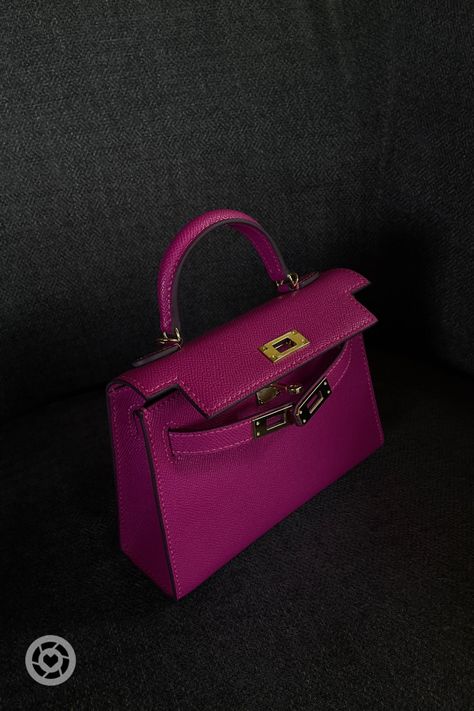 It’s givinv mini Kelly vibes Fuschia handbag, magenta handbag. Magenta Handbag, Mini Kelly, Mini Bag, Color Pop, Lily, Handbags, Outfit Inspo