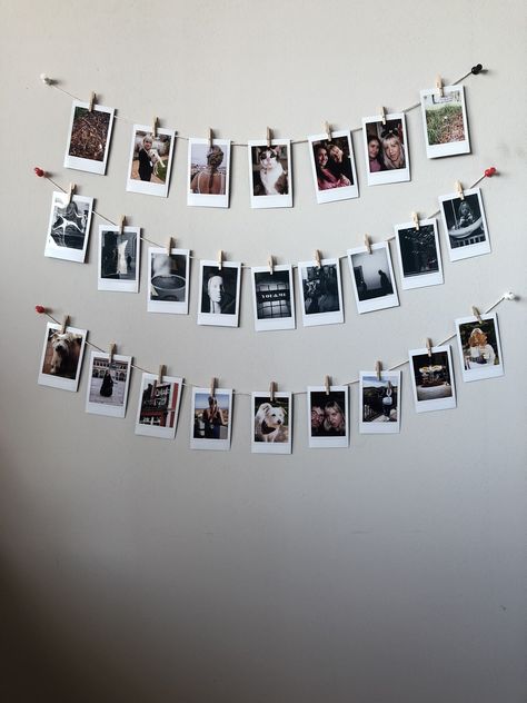 Polaroids Room Decor, Polaroid Ideas Room Wall Decor, Polaroid Wall Bedroom, Instax Wall Ideas, Polaroids On Wall, Polaroid Wall Ideas Aesthetic, Polaroid Wall Ideas, Instax Wall, Polaroid Room