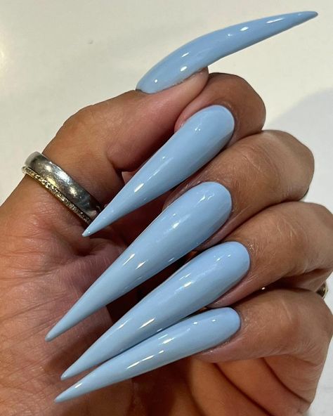 Blue Stilletos Nails, Light Blue Stiletto Nails, Stilleto Nails 2024, Curved Stiletto Nails, Vox Cosplay, Baby Blue Acrylic Nails, Blue Stiletto Nails, Stilleto Nails Designs, American Nails