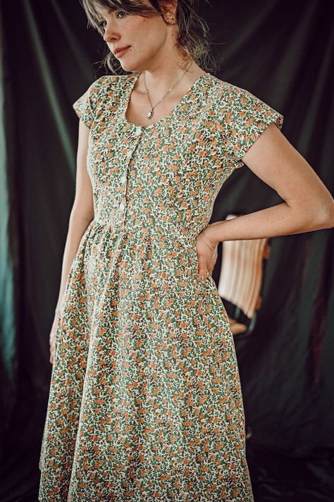 LetsBacktrack - Etsy Modest Dresses Women, 1950 Fashion Women, Vintage Dress Long, Cotton Dresses For Women, Housewife Dress, Floral Vintage Dress, 1950's Dress, Modern Vintage Style, Simple Summer Dresses