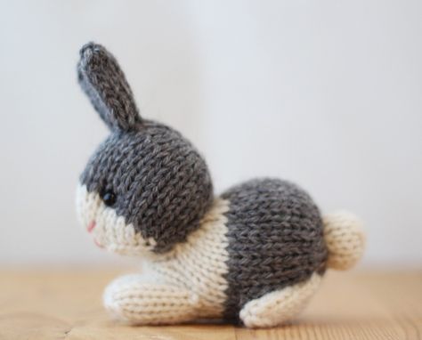 Little Dutch Rabbit in greystone and cream / Yarnigans Bunny Knitting Pattern, Dutch Rabbit, Animal Knitting Patterns, Baby Knitting Patterns Free, Knitted Animals, Knitted Wit, Knit Picks, Diy Knitting, Animal Crafts